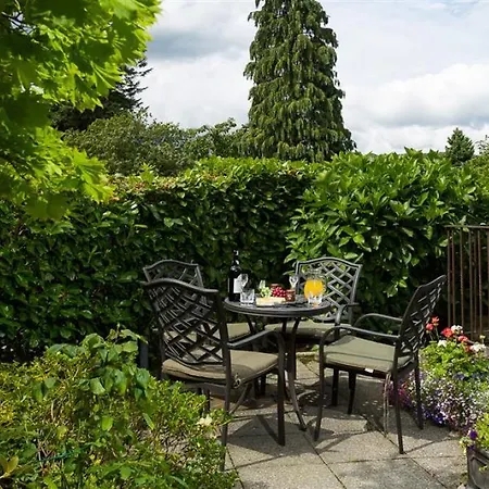 1 Oaklands * Ambleside